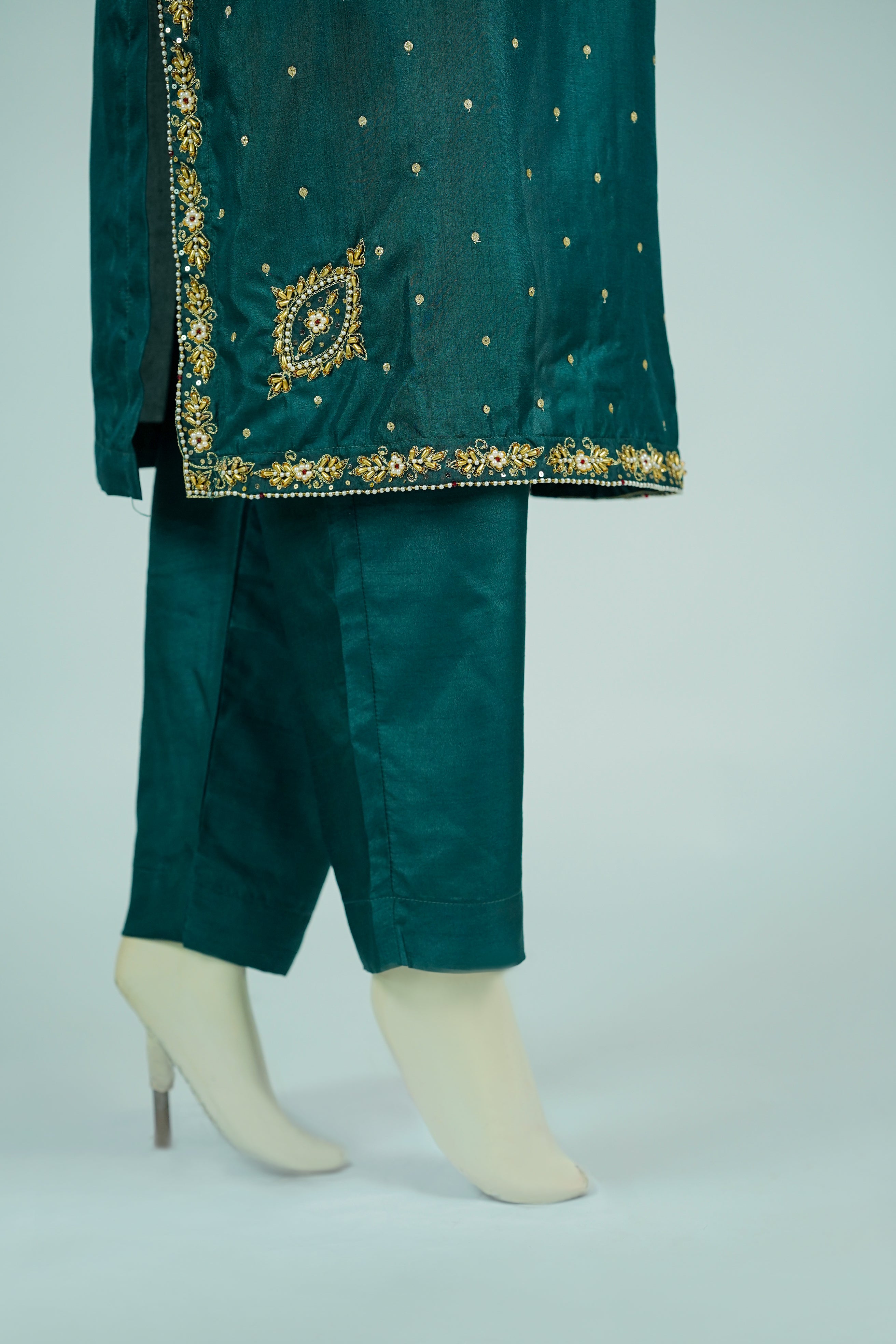 Dove – 3pcs Russian Silk Suit with Chiffon Dupatta