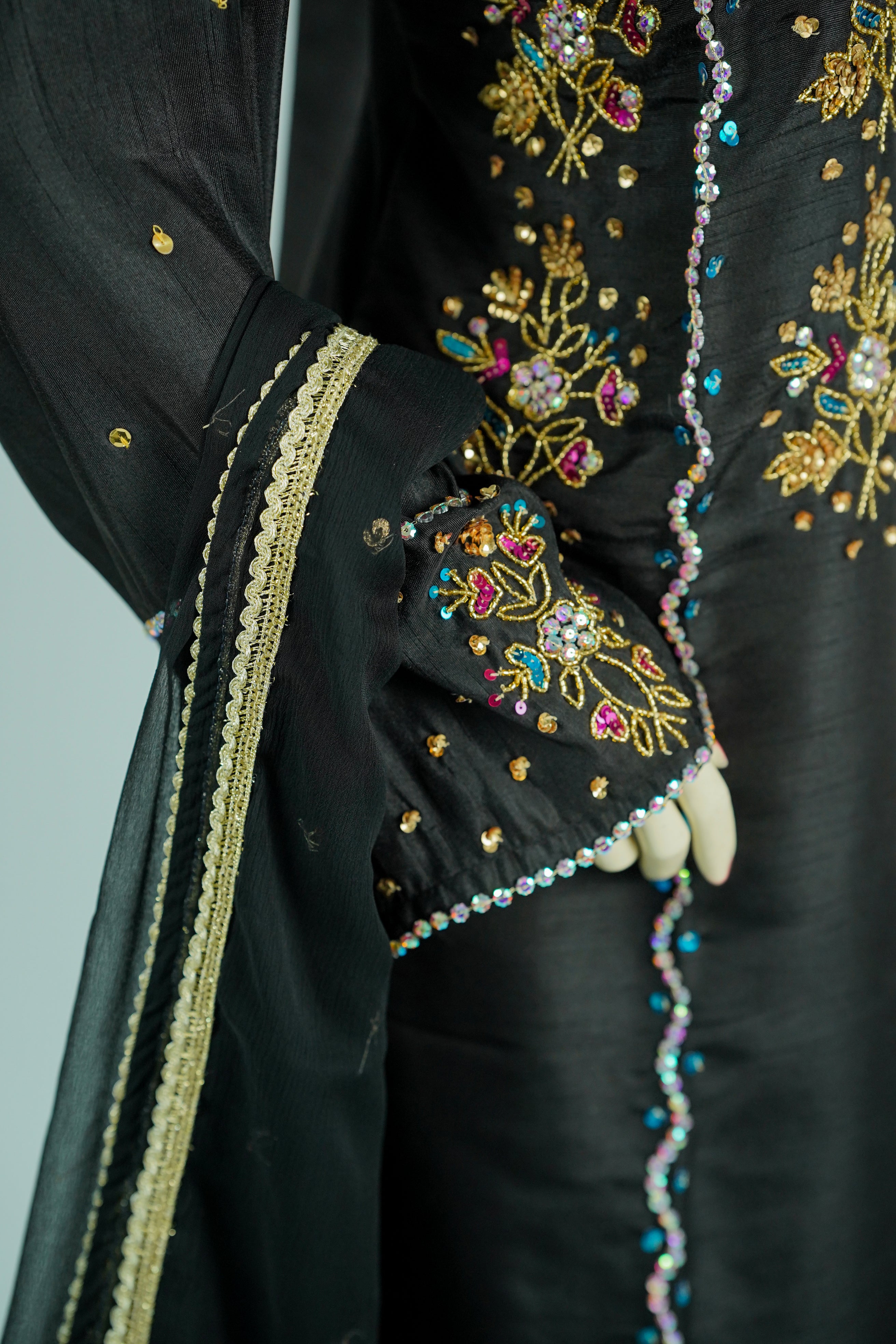 Pareeshay – 3pcs Russian Silk Suit with Chiffon Dupatta
