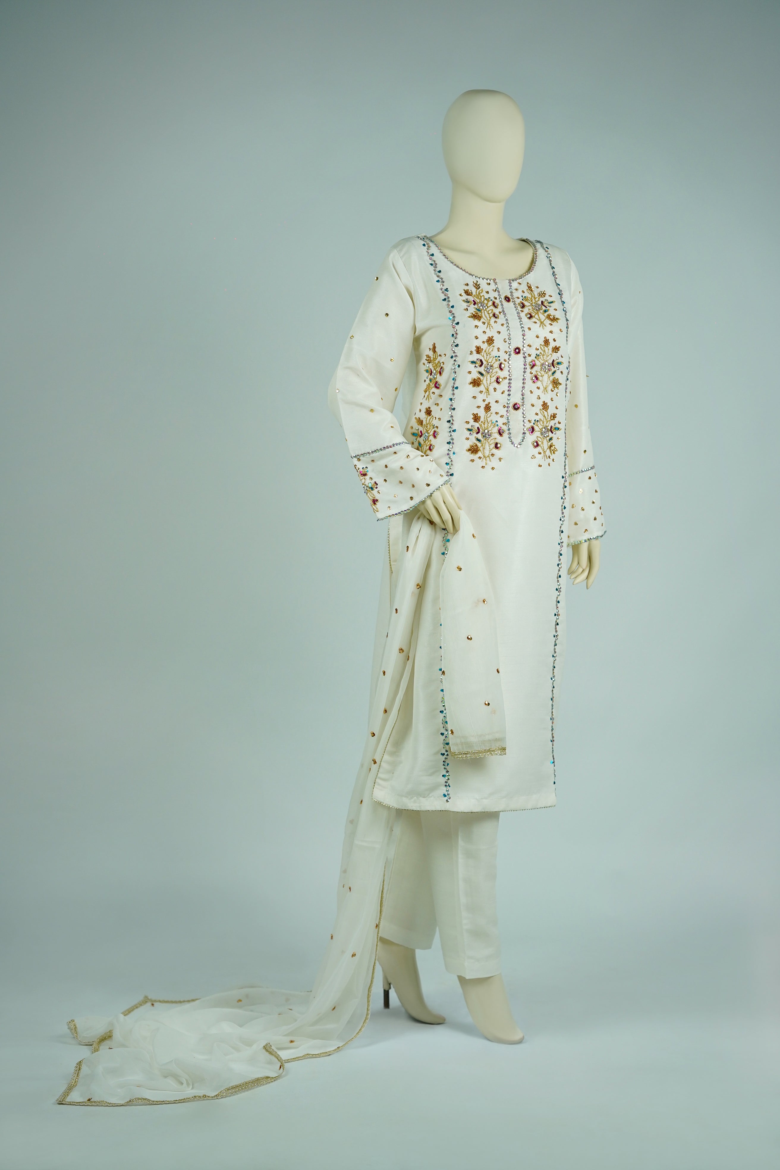 Pareeshay – 3pcs Russian Silk Suit with Chiffon Dupatta