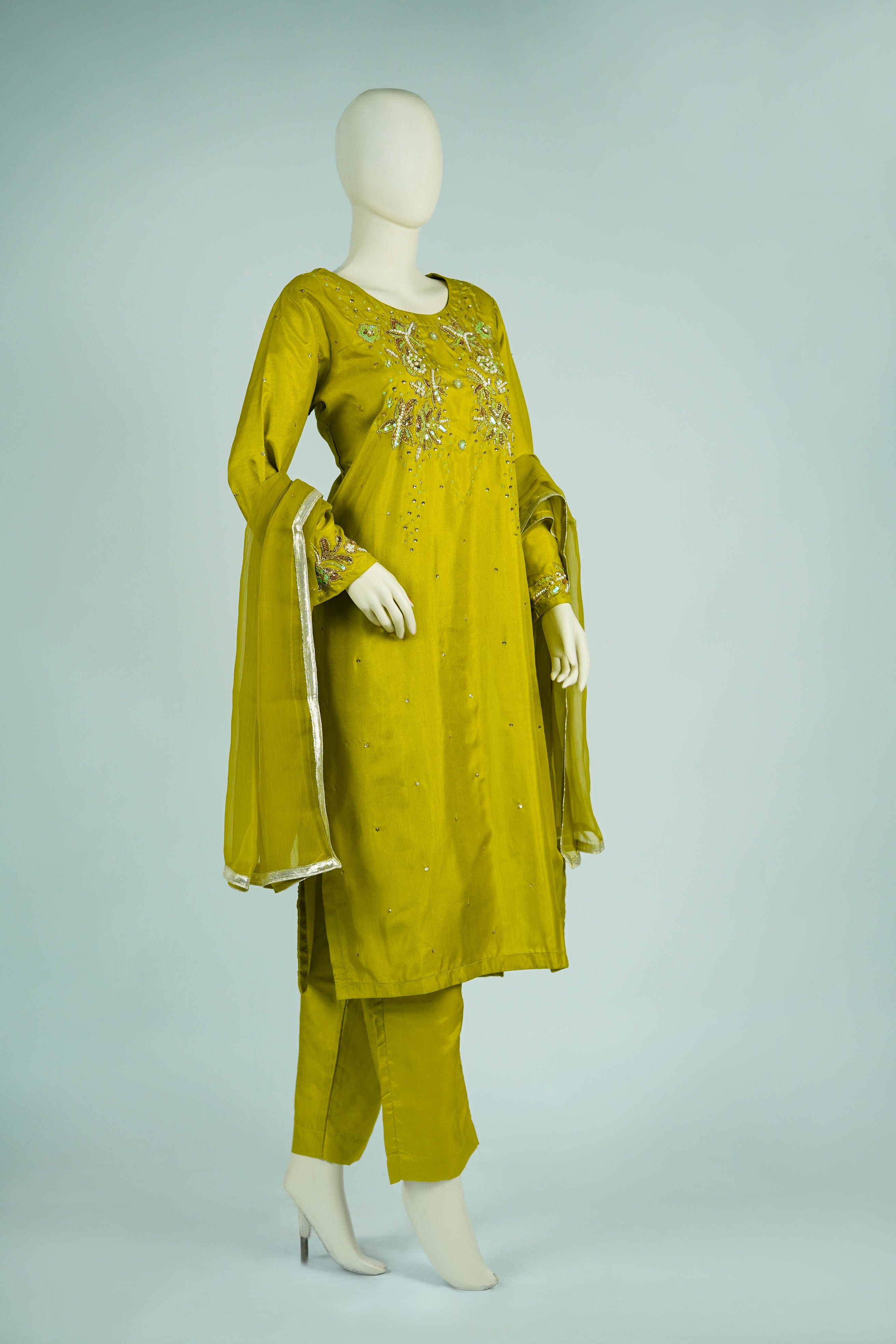 Husna – 3pcs Russian Silk Suit with Chiffon Dupatta