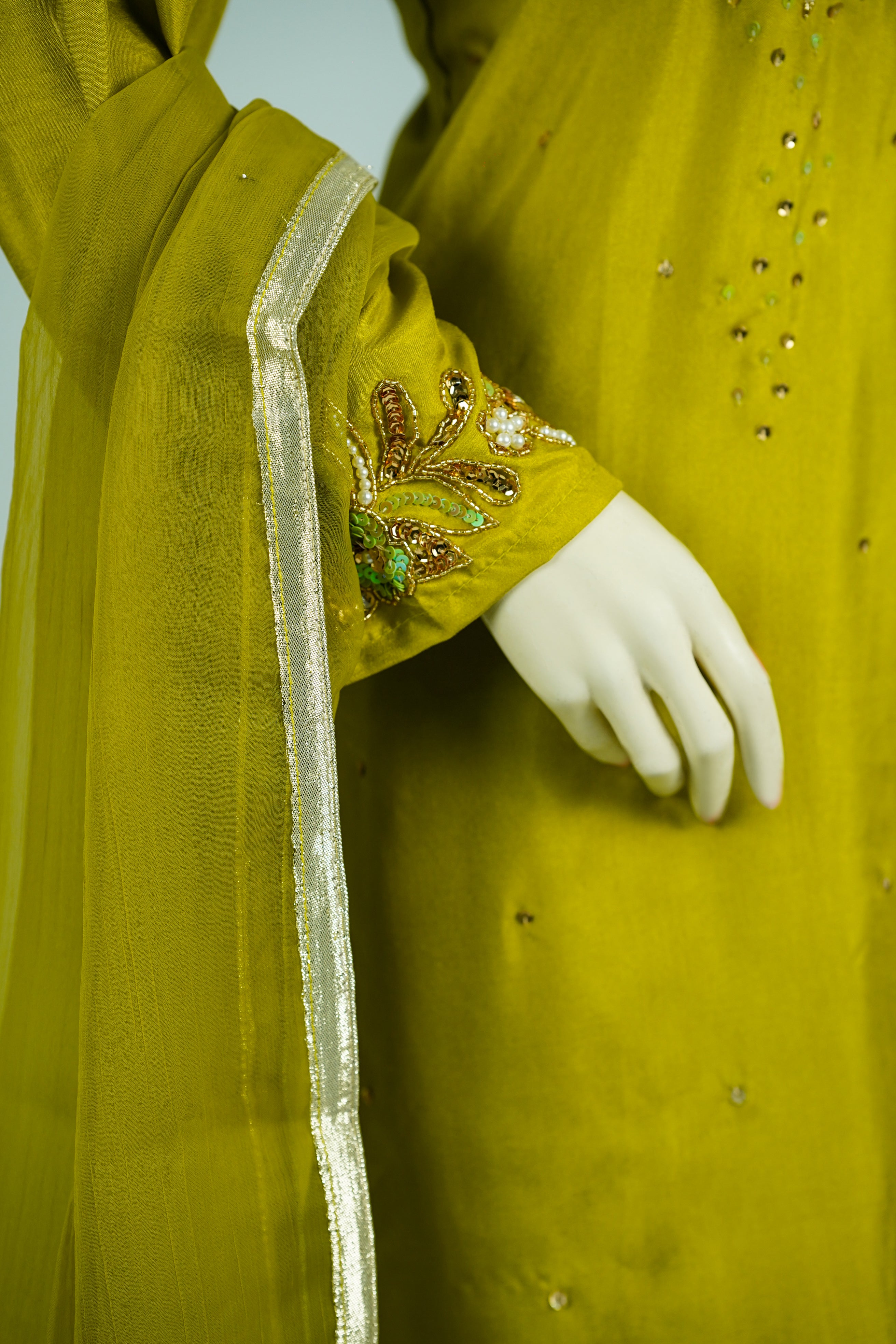 Husna – 3pcs Russian Silk Suit with Chiffon Dupatta