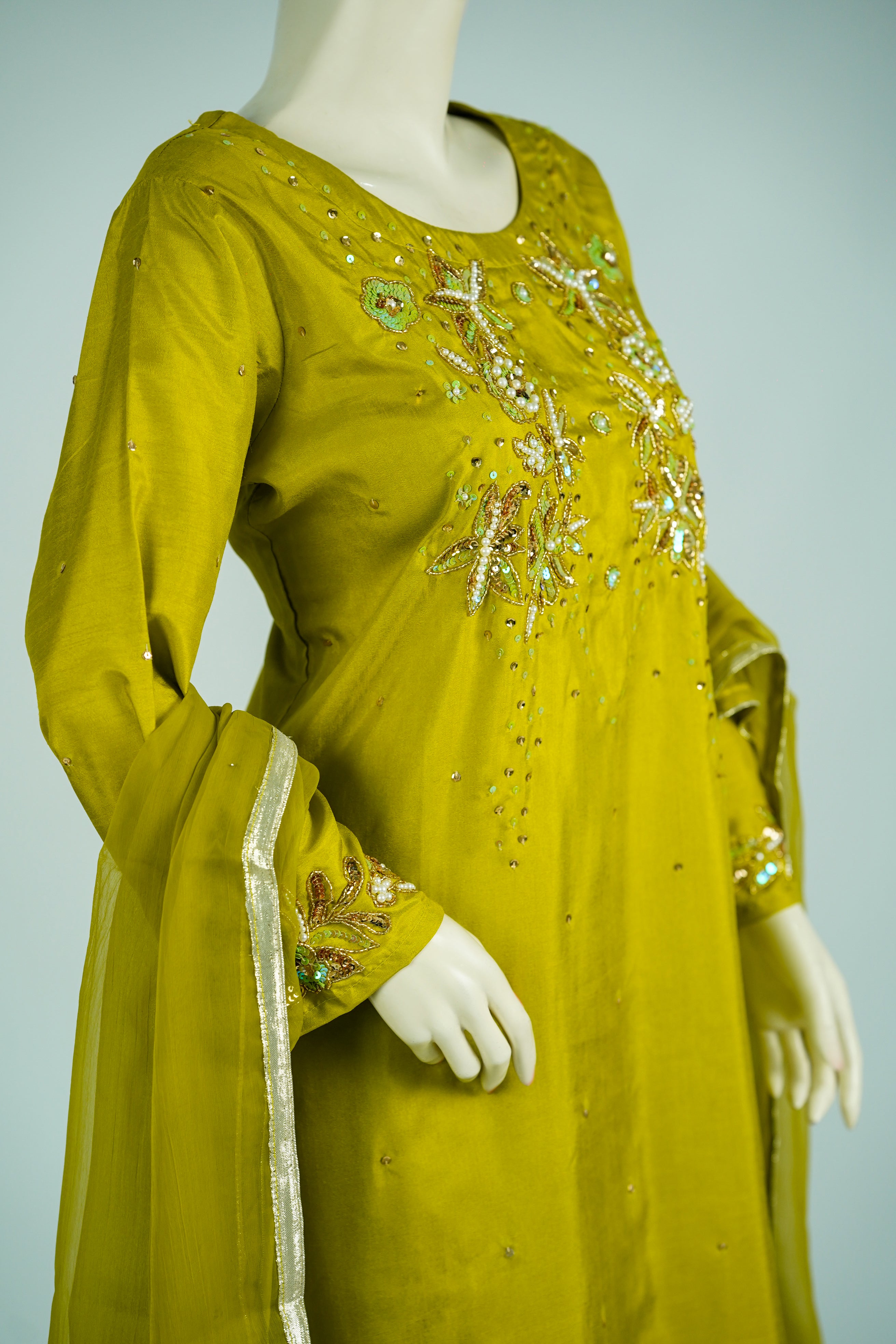 Husna – 3pcs Russian Silk Suit with Chiffon Dupatta