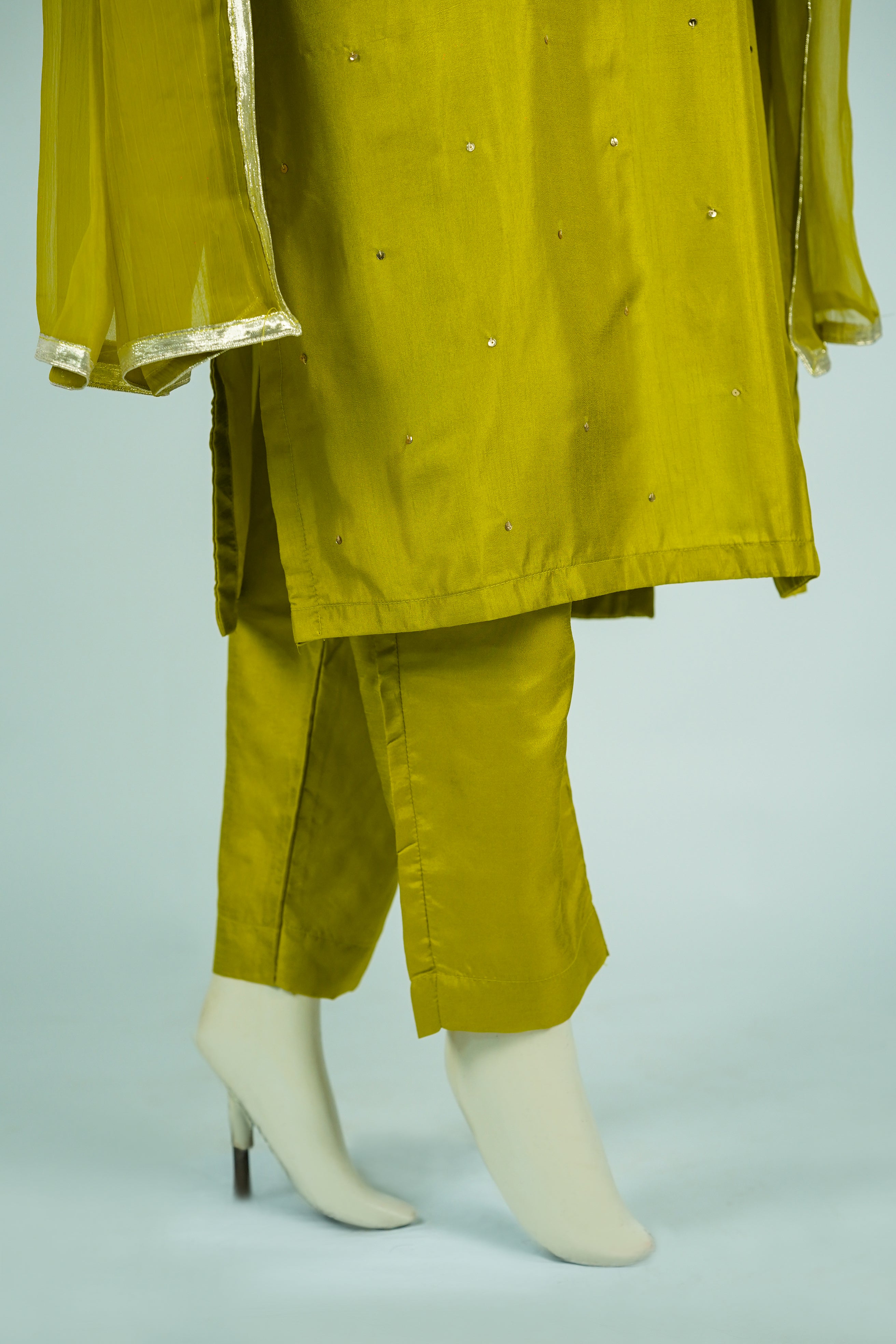 Husna – 3pcs Russian Silk Suit with Chiffon Dupatta
