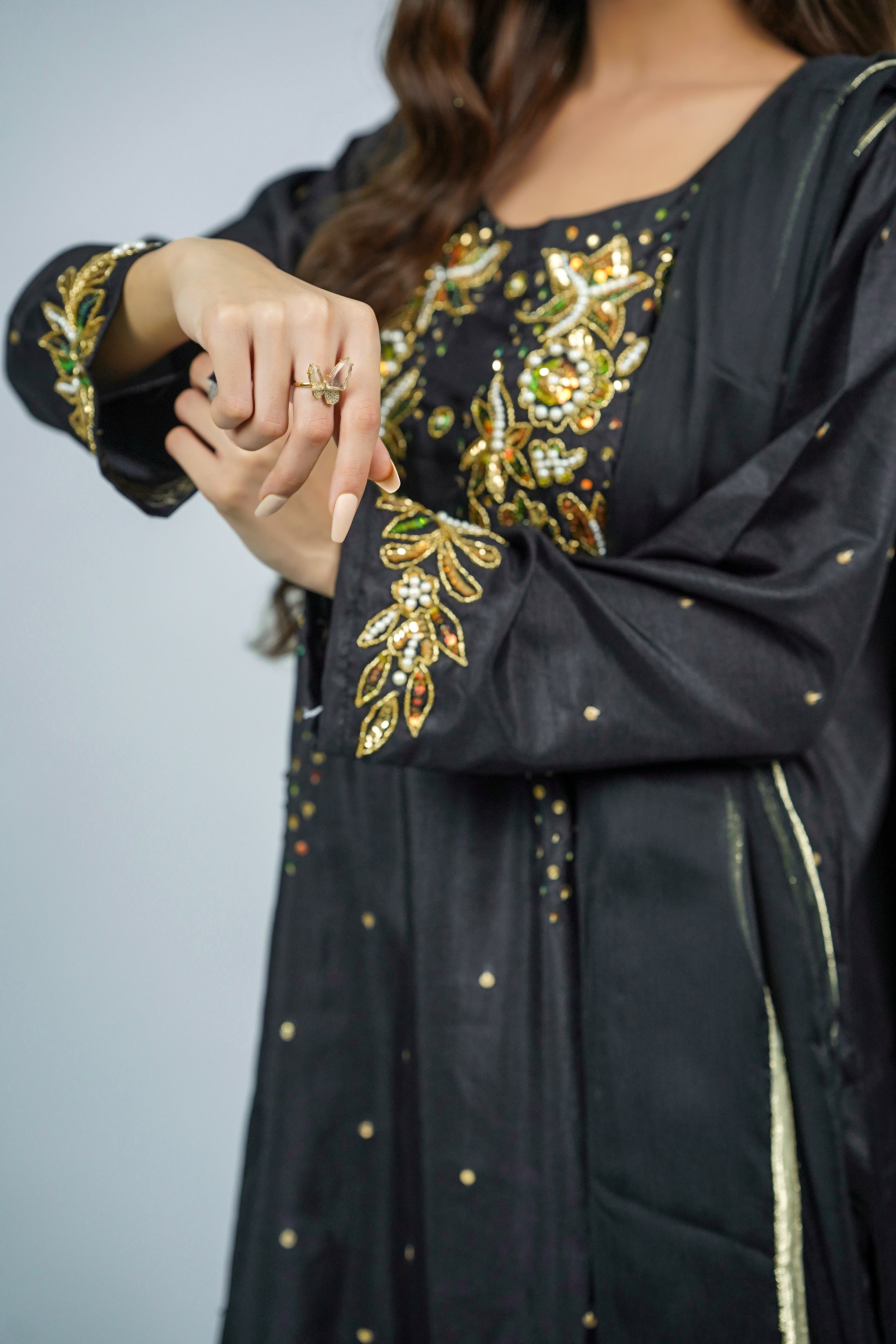 Husna – 3pcs Russian Silk Suit with Chiffon Dupatta