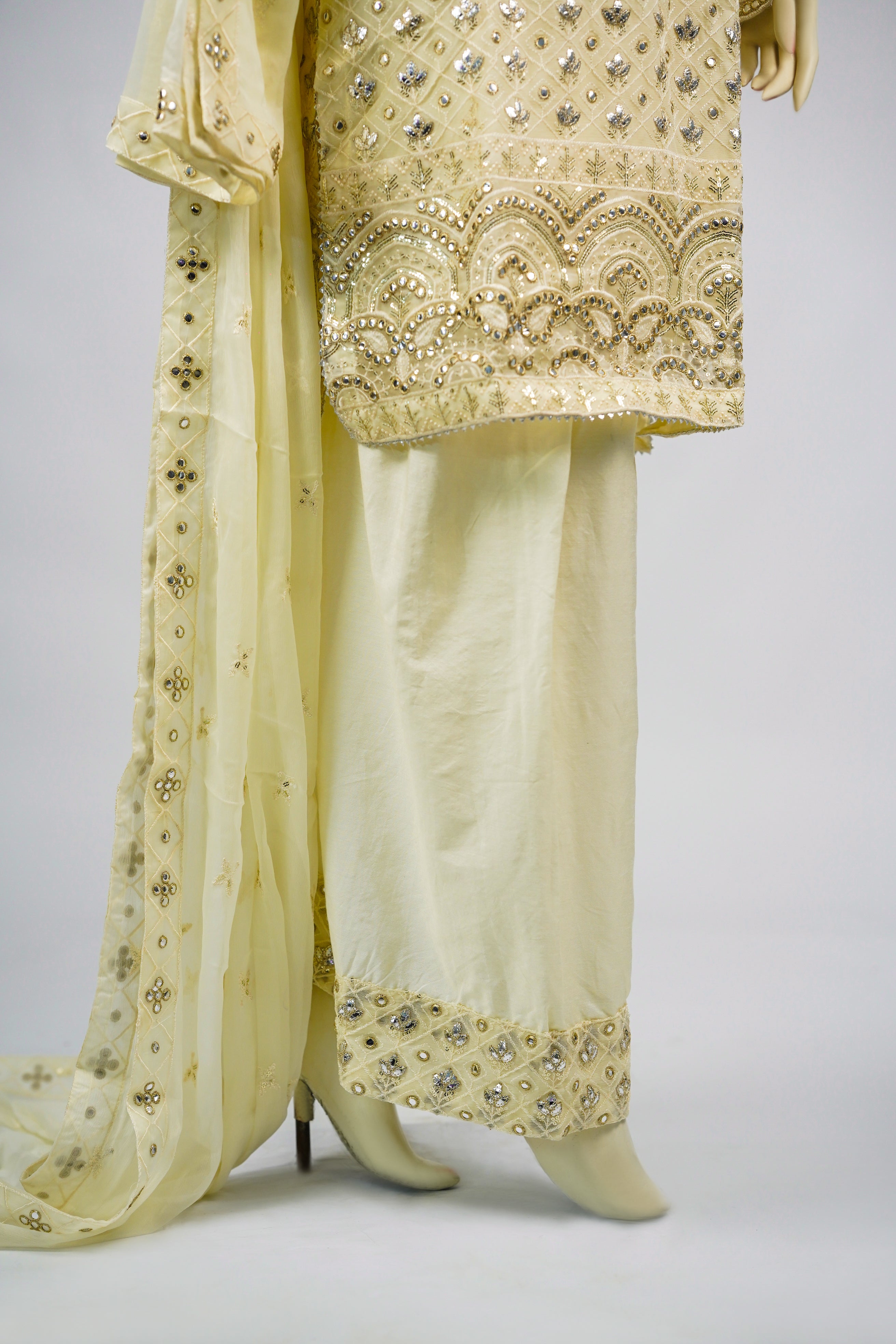 Mahir – 3pcs Embroidered Chiffon Shirt with Farshi Shalwar & Dupatta